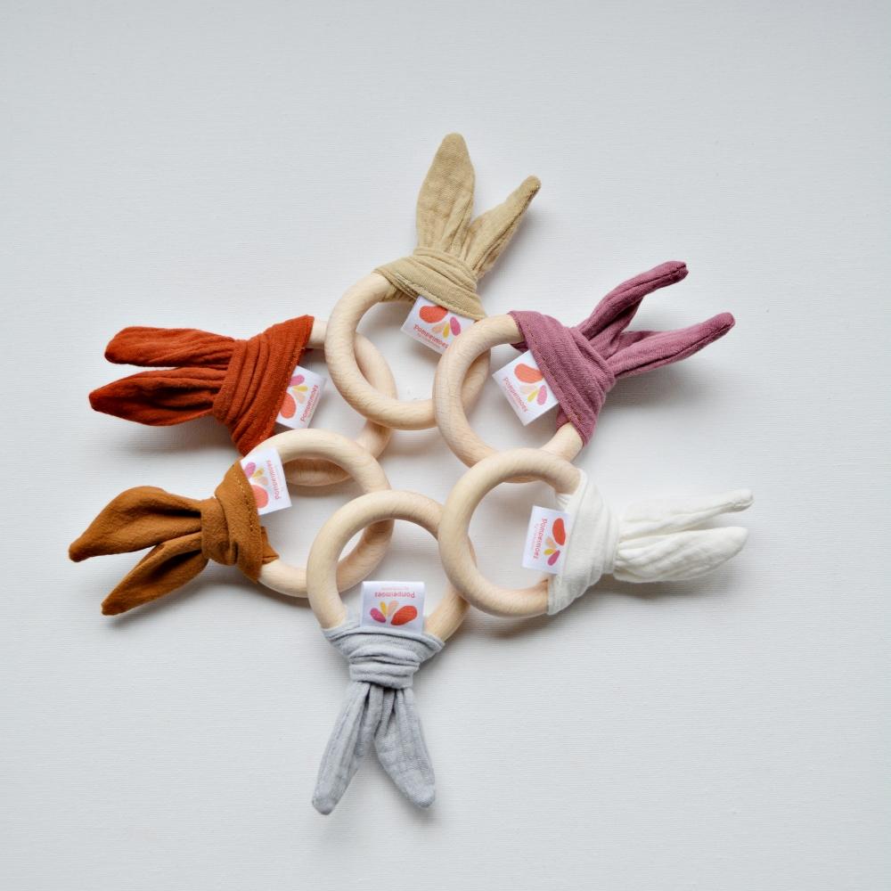 Grapefruit - Wooden teething ring with rabbit ears - Cognac